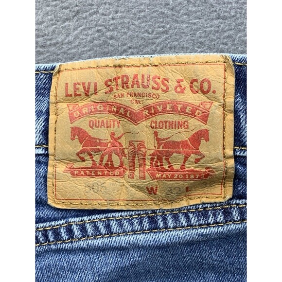 Levi's 505 Denim Jeans Men's Straight Regular Fit Blue Medium Wash Size 32X32 - Picture 2 of 16